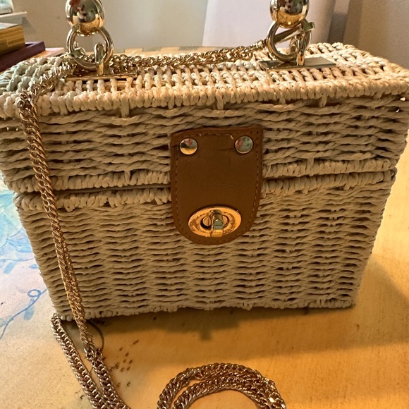 Handbags - 🎁NWOT Rattan Straw Purse Gold Chain🎁